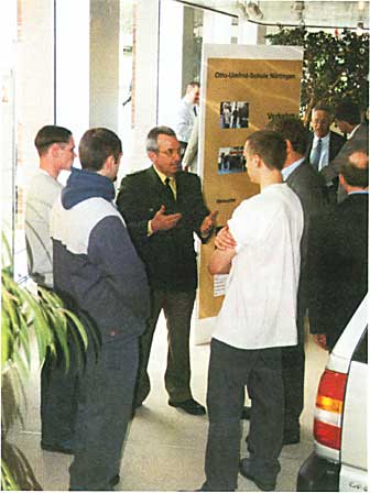 Foto: Zeit für Gespräche - Horst Müller von der Landespolizeischule diskutierte mit den Jugendlichen.