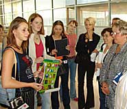 Foto von der Ergebnisübergabe des Workshops