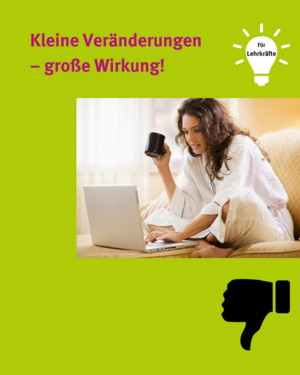 Für Lehrkräfte: Kleine Veränderungen, große Wirkung! Bild von Frau, die im Schneidersitz mit einer Tasse in der Hand auf dem Sofa vor ihrem Laptop sitzt. 
