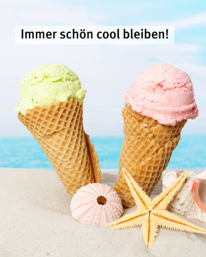 Immer schön cool bleiben! Bild von zwei zwei Kugeln Eis in der Waffel am Strand