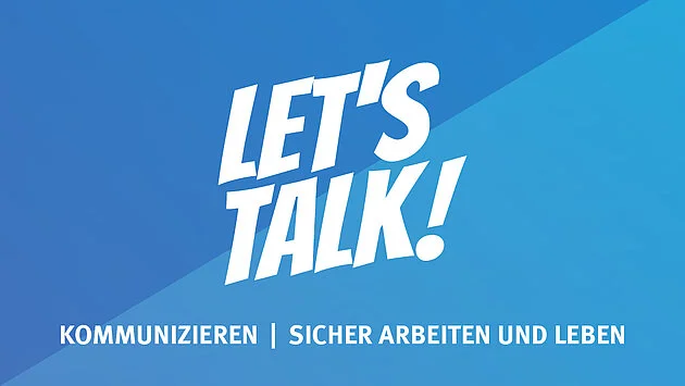 Logo des Programmjahrs 2020/2021, weiße Schrift auf blau "Let's Talk! Kommunizieren, Sicher arbeiten und leben