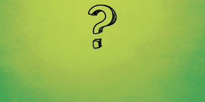Ein mit Filzstift gezeichnetes Fragezeichen auf einem grünen Hintergrund.